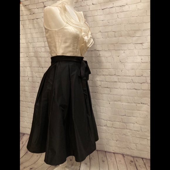 White & Black Market Ruffled Collar Dress: Size 2 - Picture 4 of 12